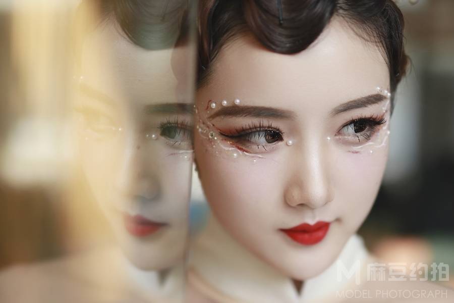 情绪模特