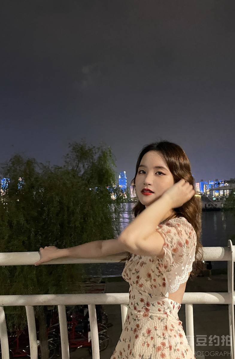 夜景模特