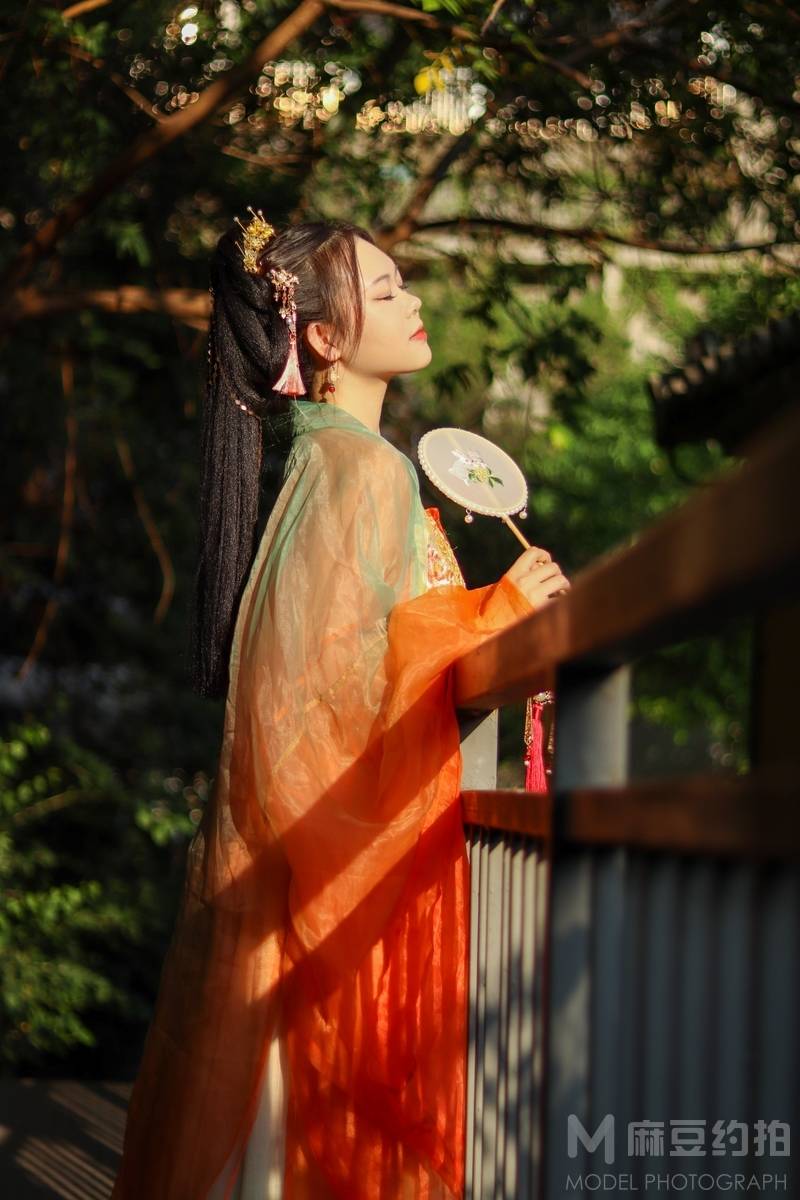 情绪模特