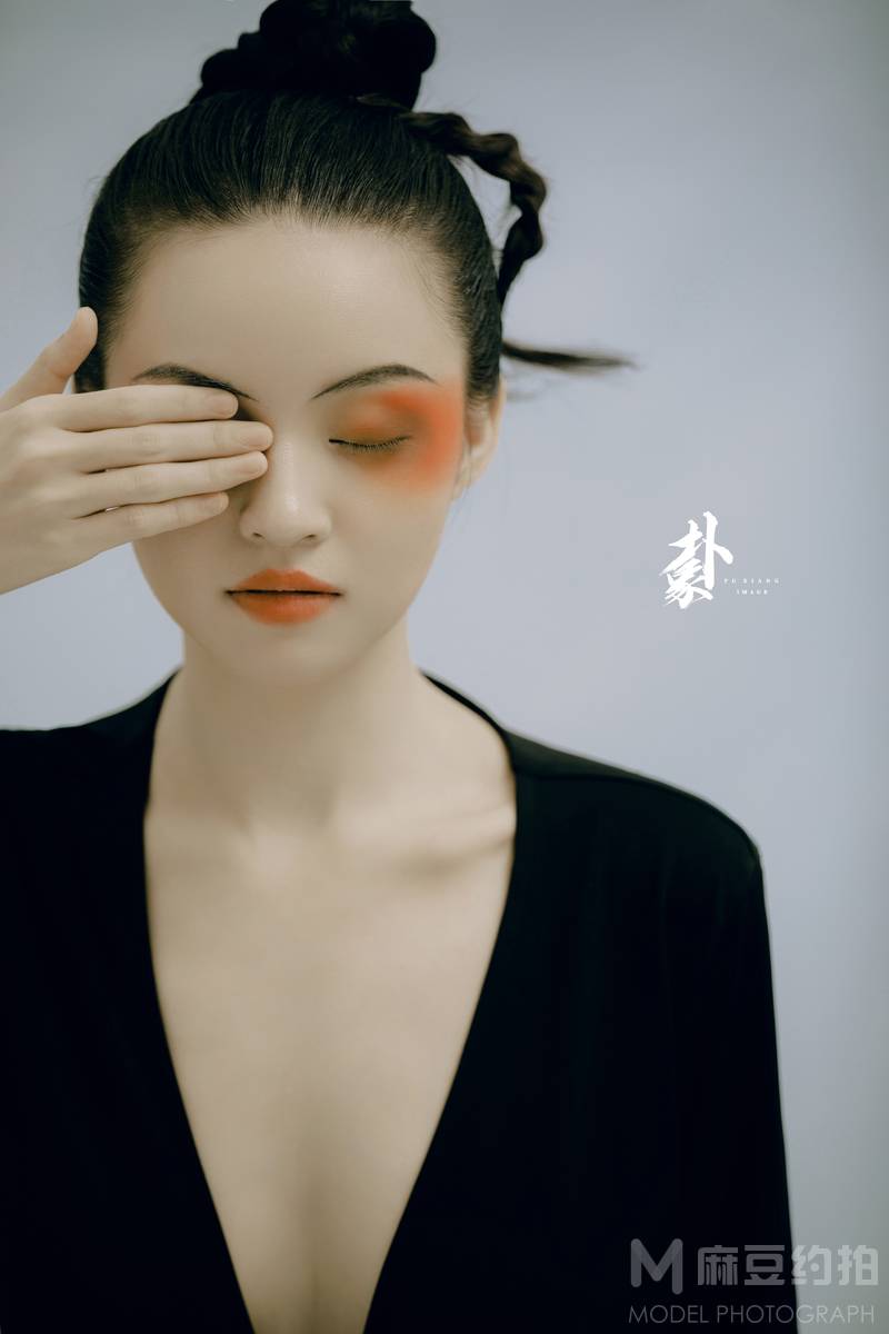 情绪模特