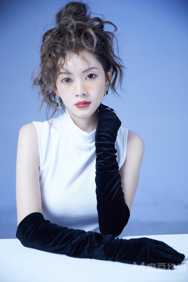 情绪模特