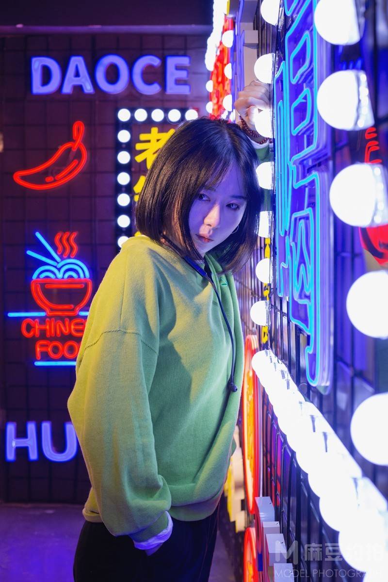 情绪模特
