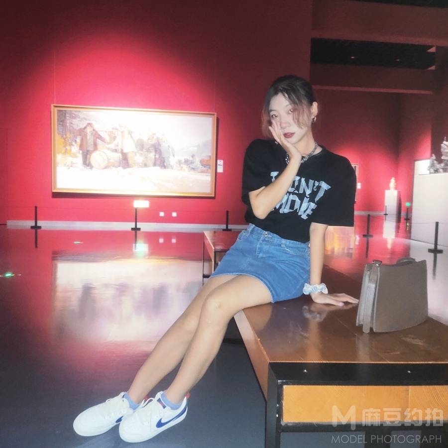 情绪模特