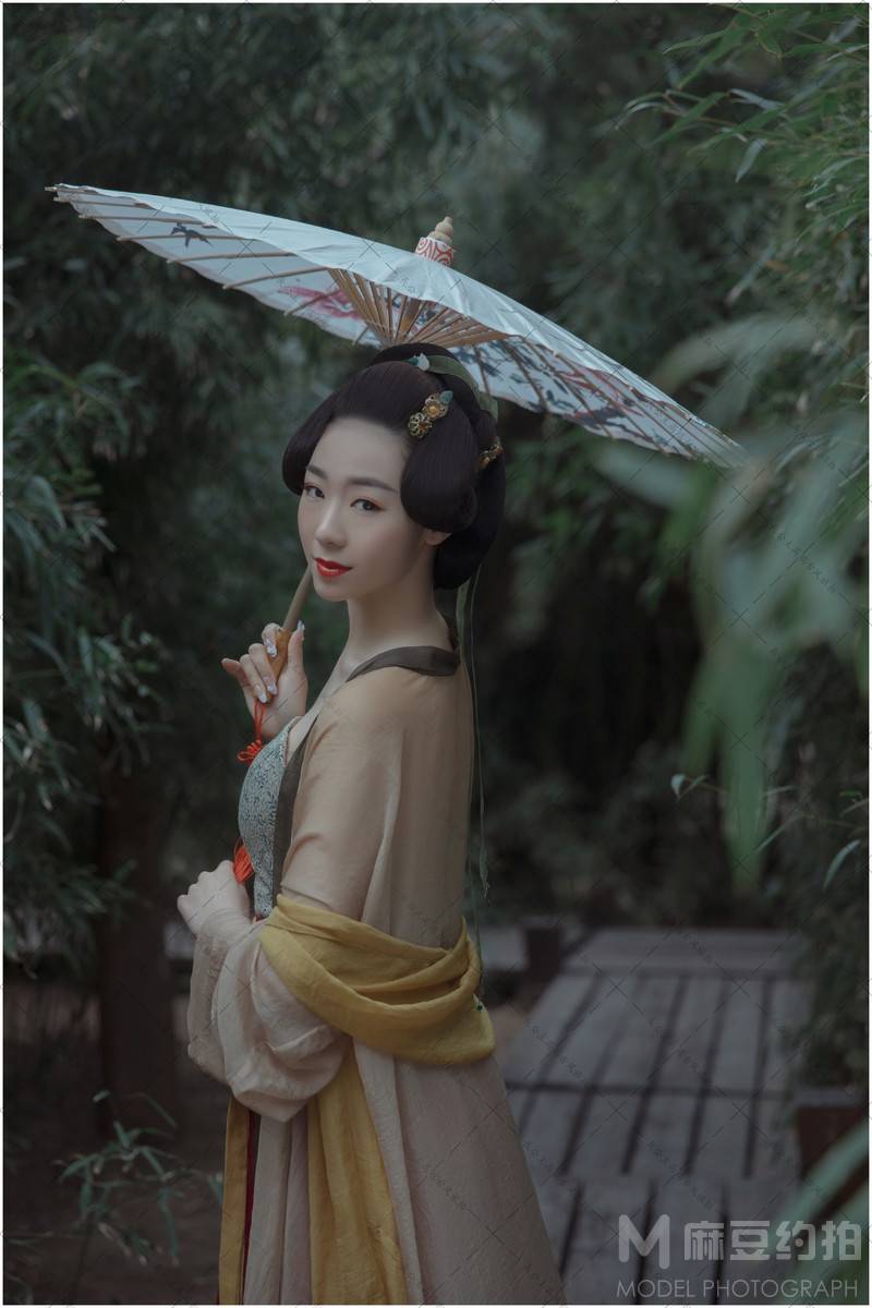 汉服模特