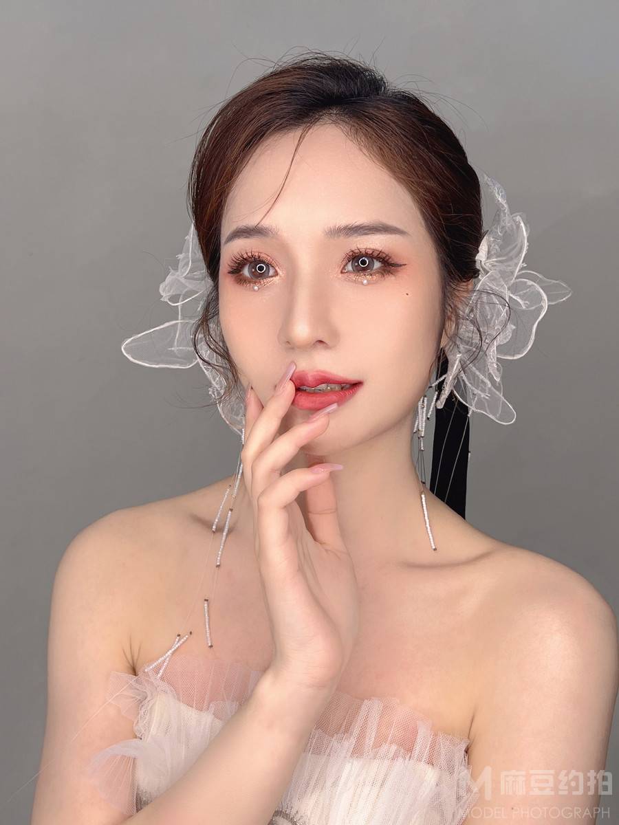 妆容模特