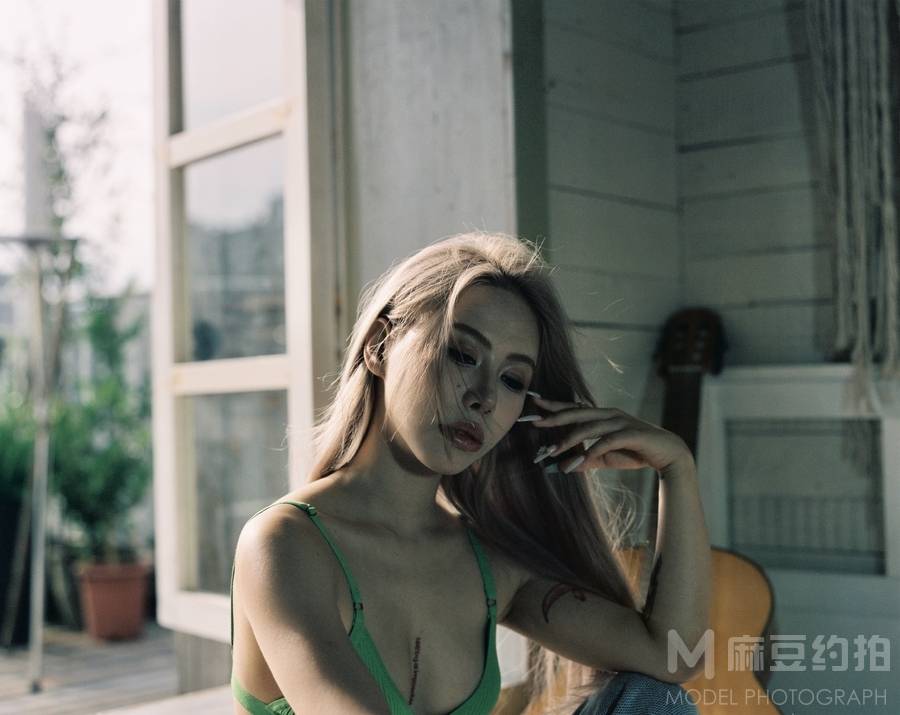 情绪模特