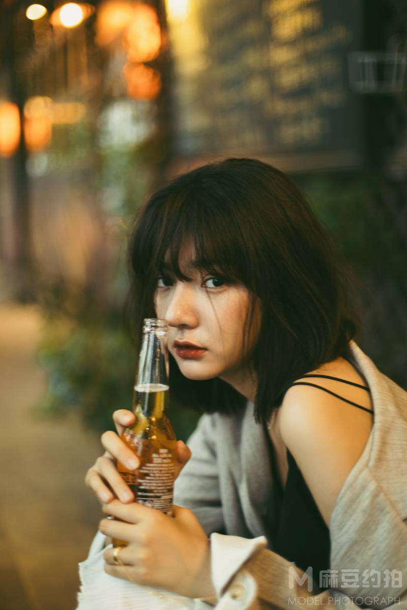 情绪模特