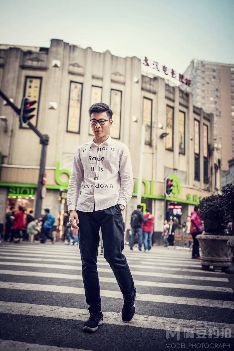 情绪模特