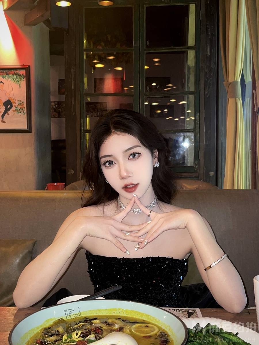 情绪模特
