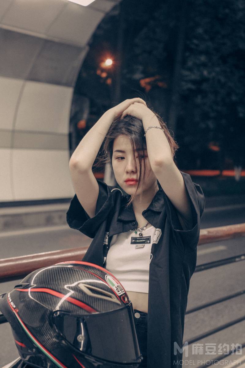 情绪模特