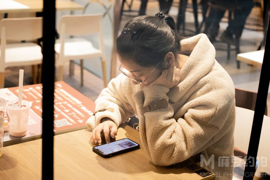 情绪模特