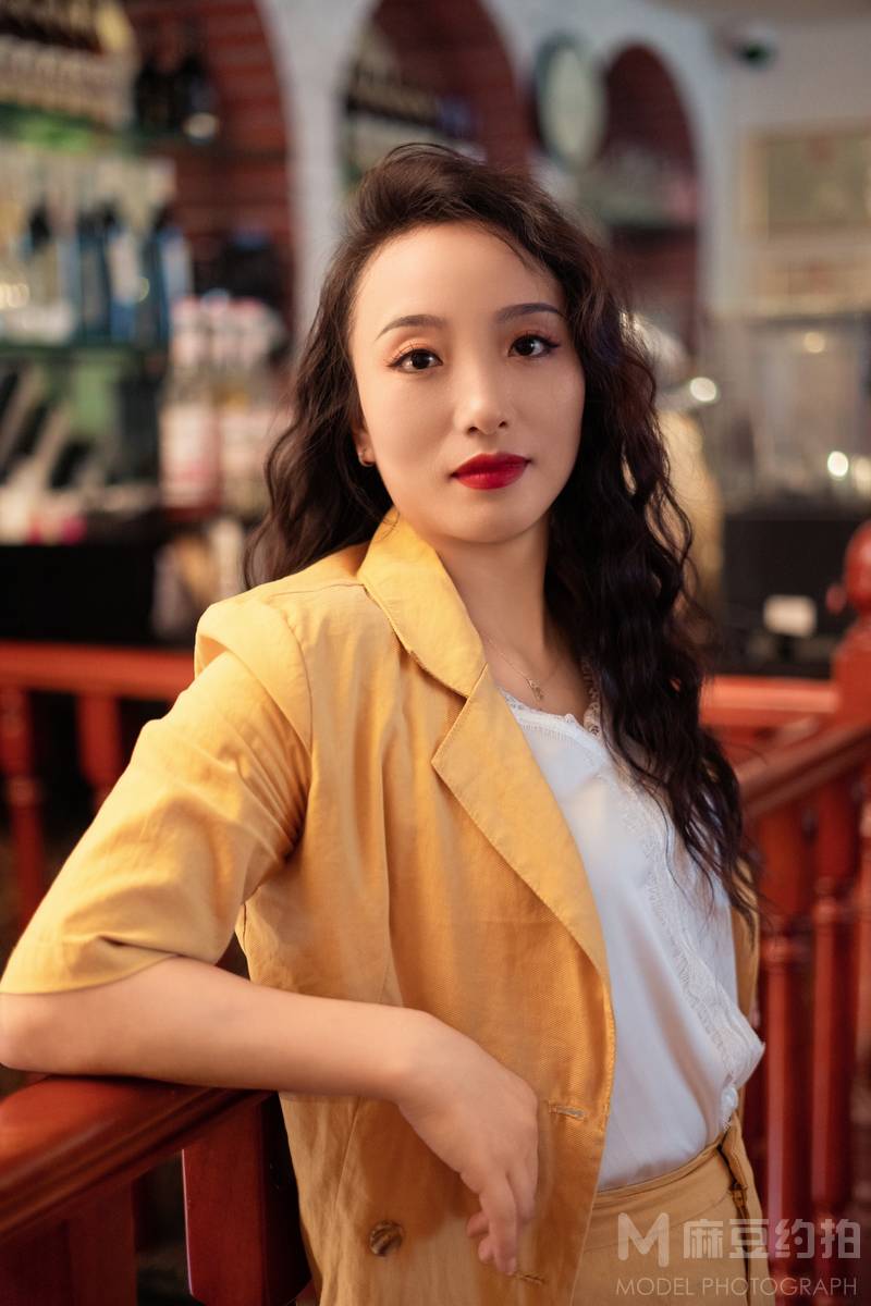 情绪模特