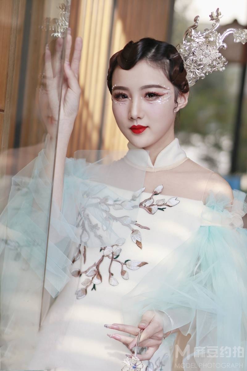 情绪模特
