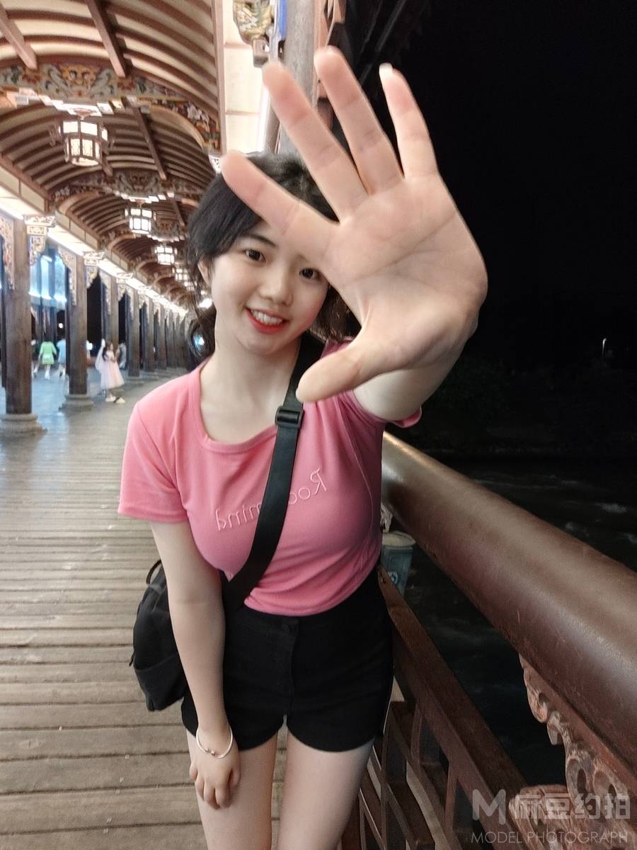 校园模特