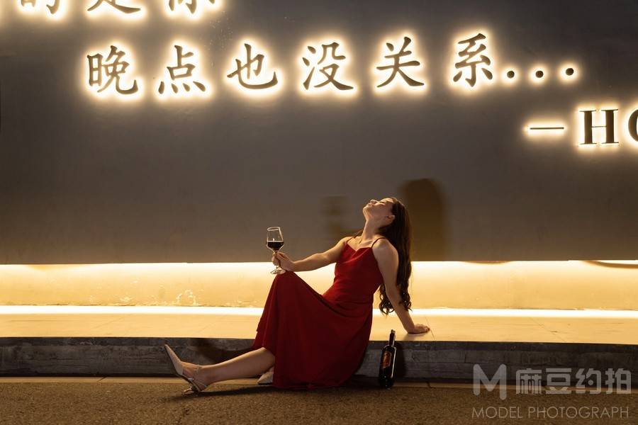 情绪模特