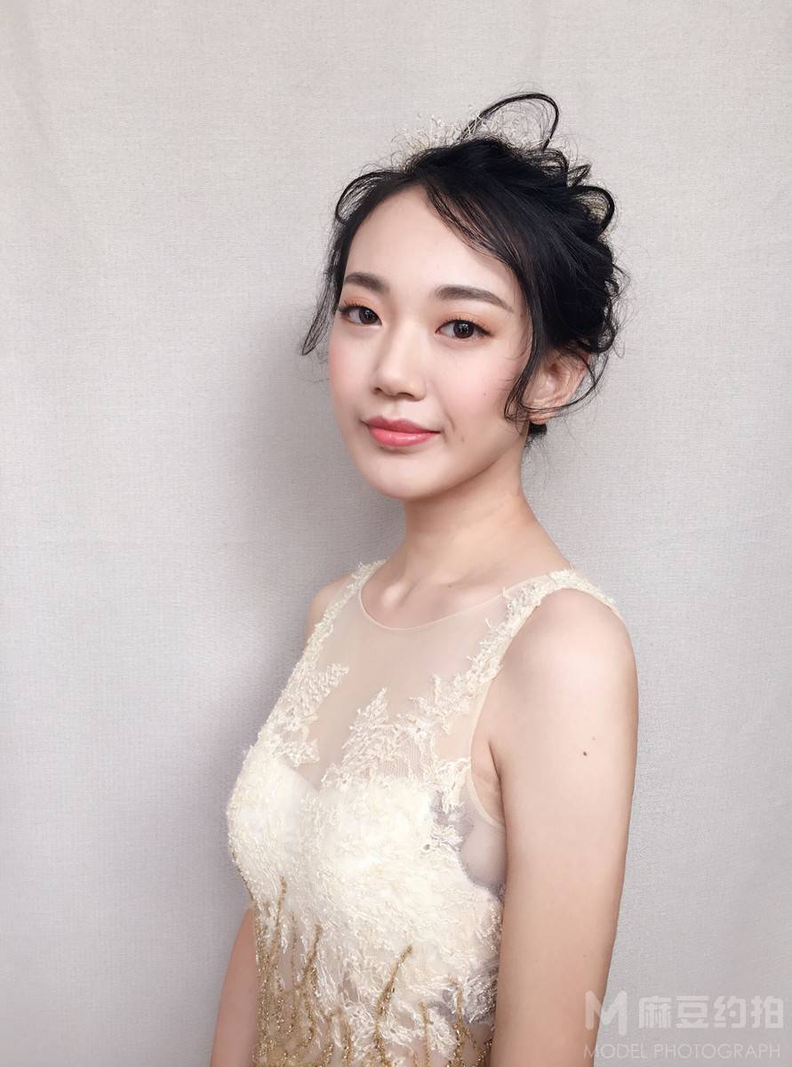 妆容模特