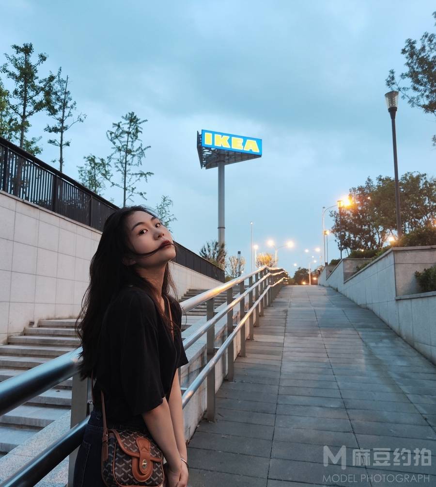 情绪模特
