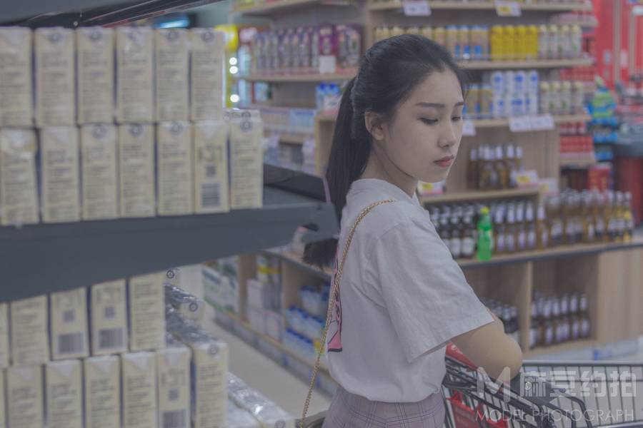情绪模特