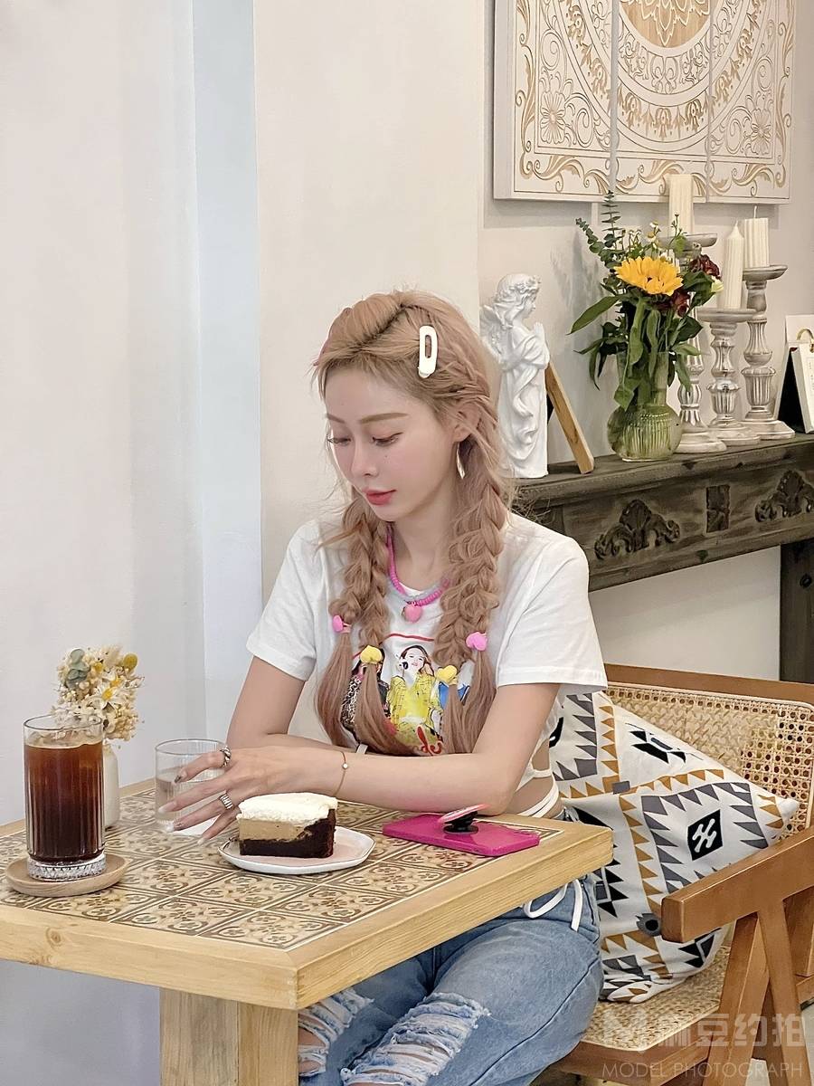 妆容模特