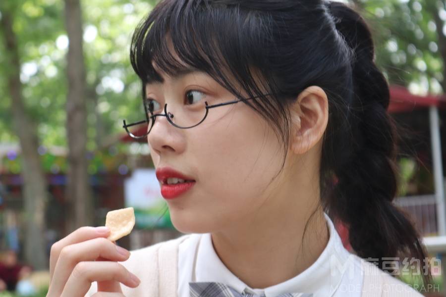 情绪模特