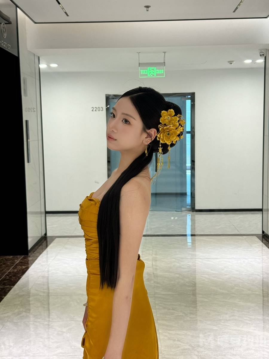 校园模特