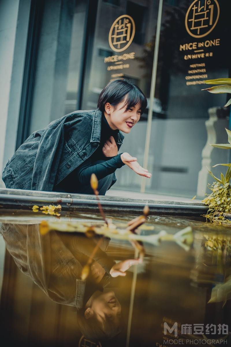情绪模特