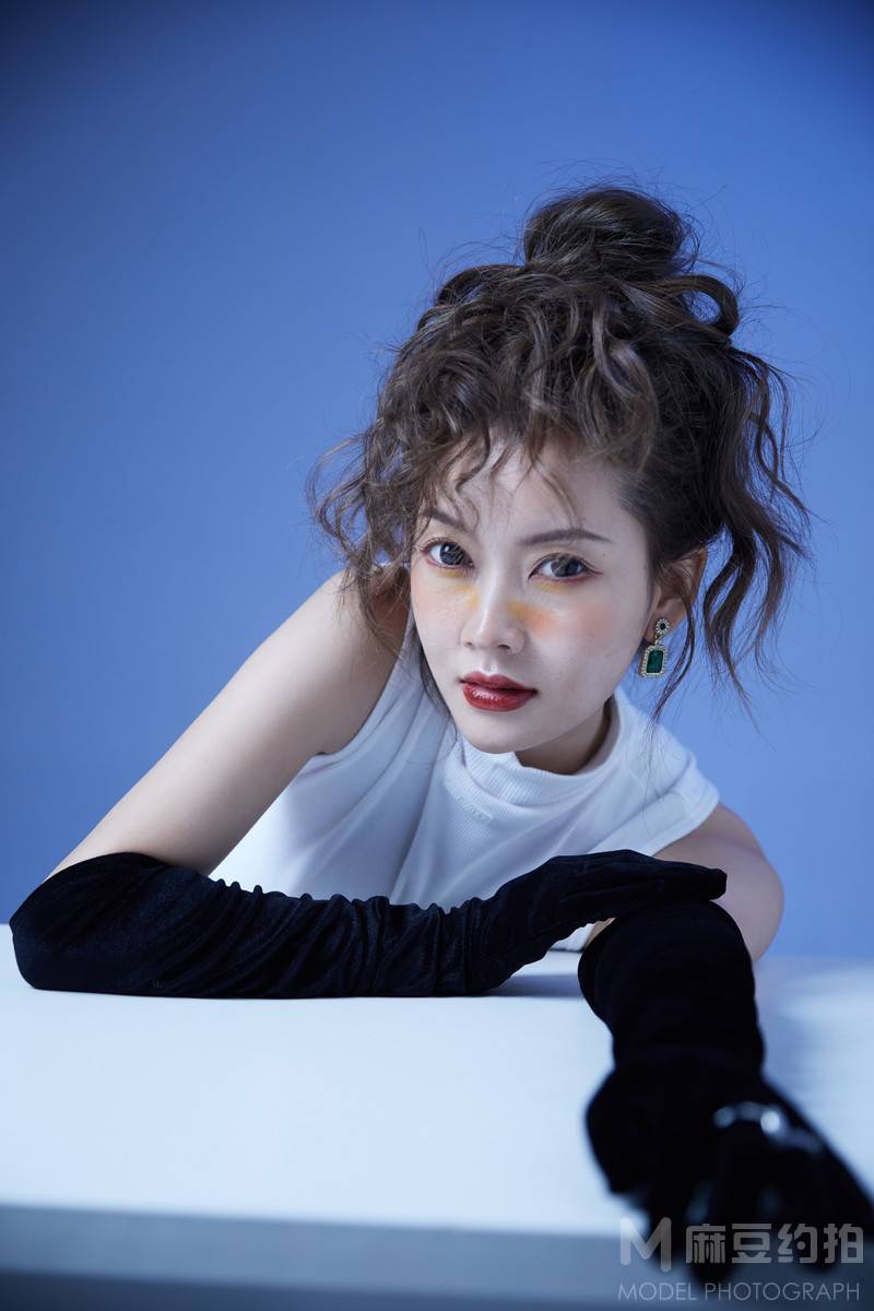 情绪模特