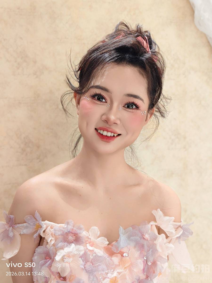妆容模特