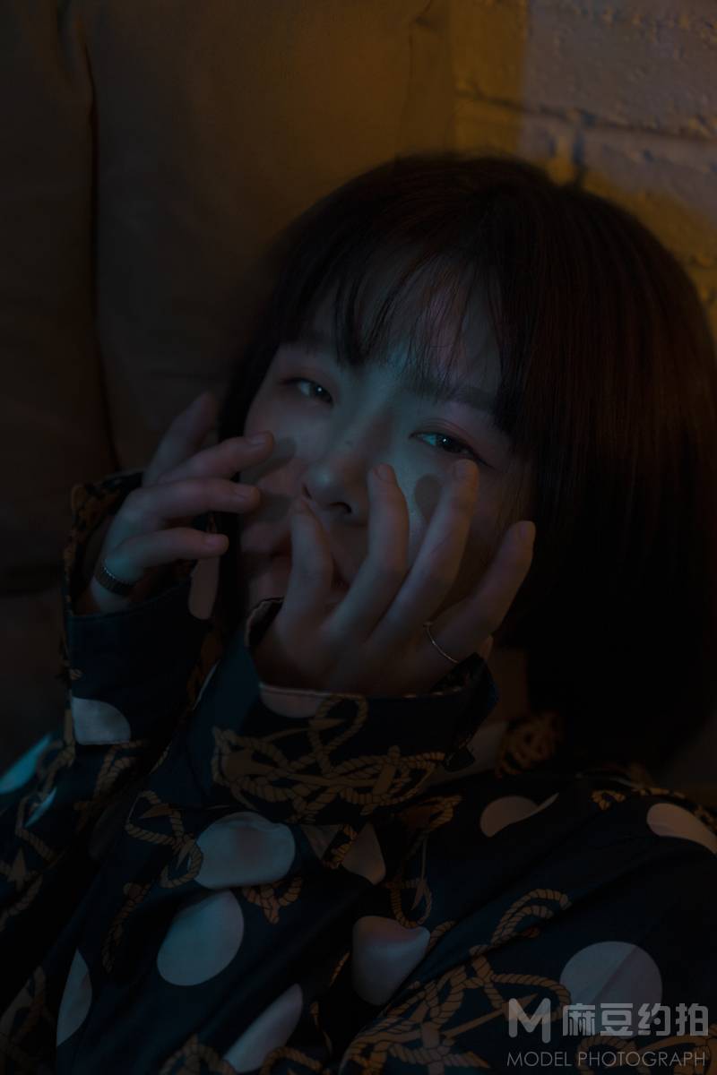 情绪模特