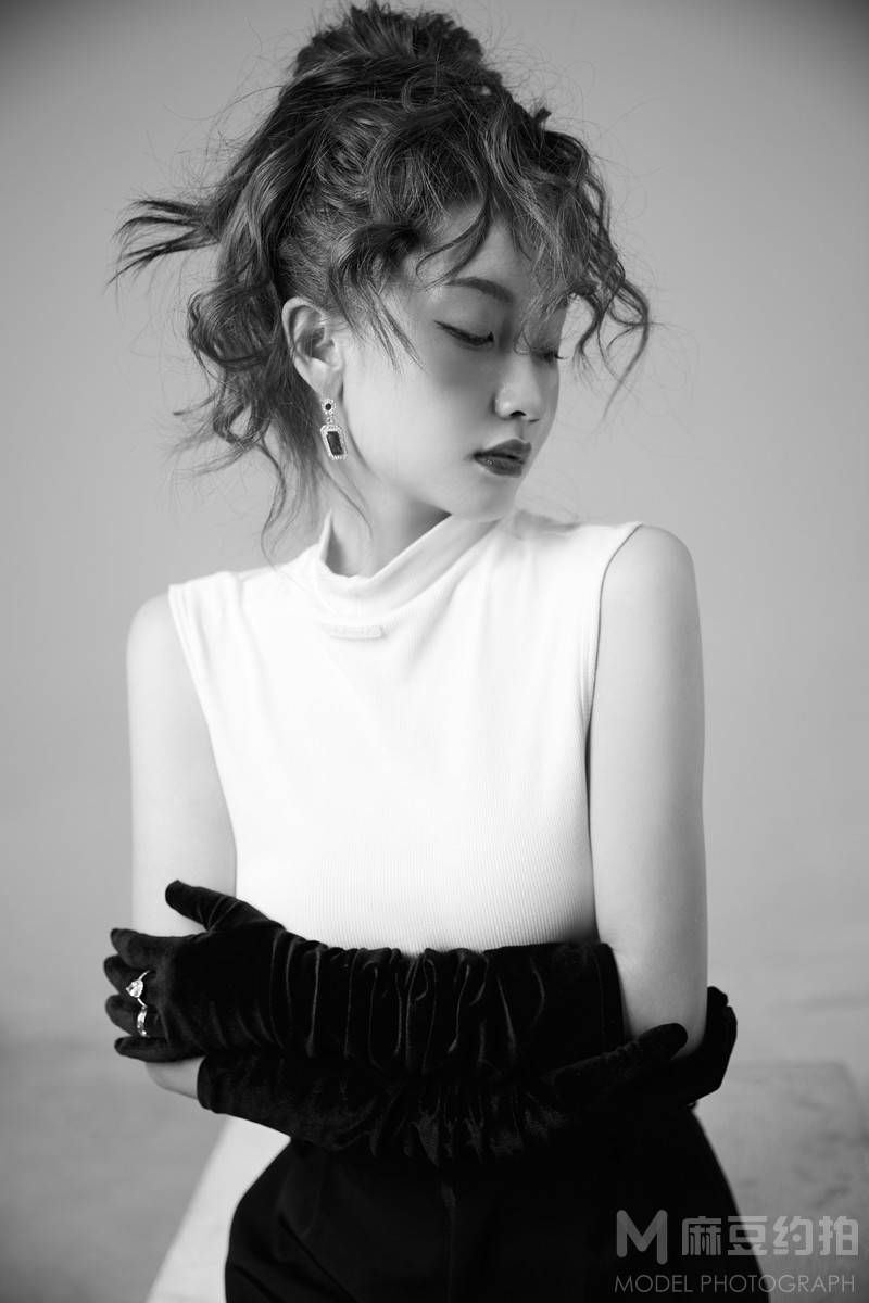 情绪模特