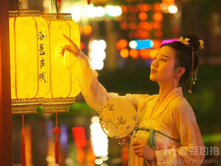 汉服模特