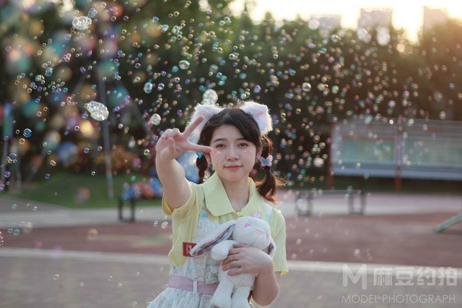 情绪模特