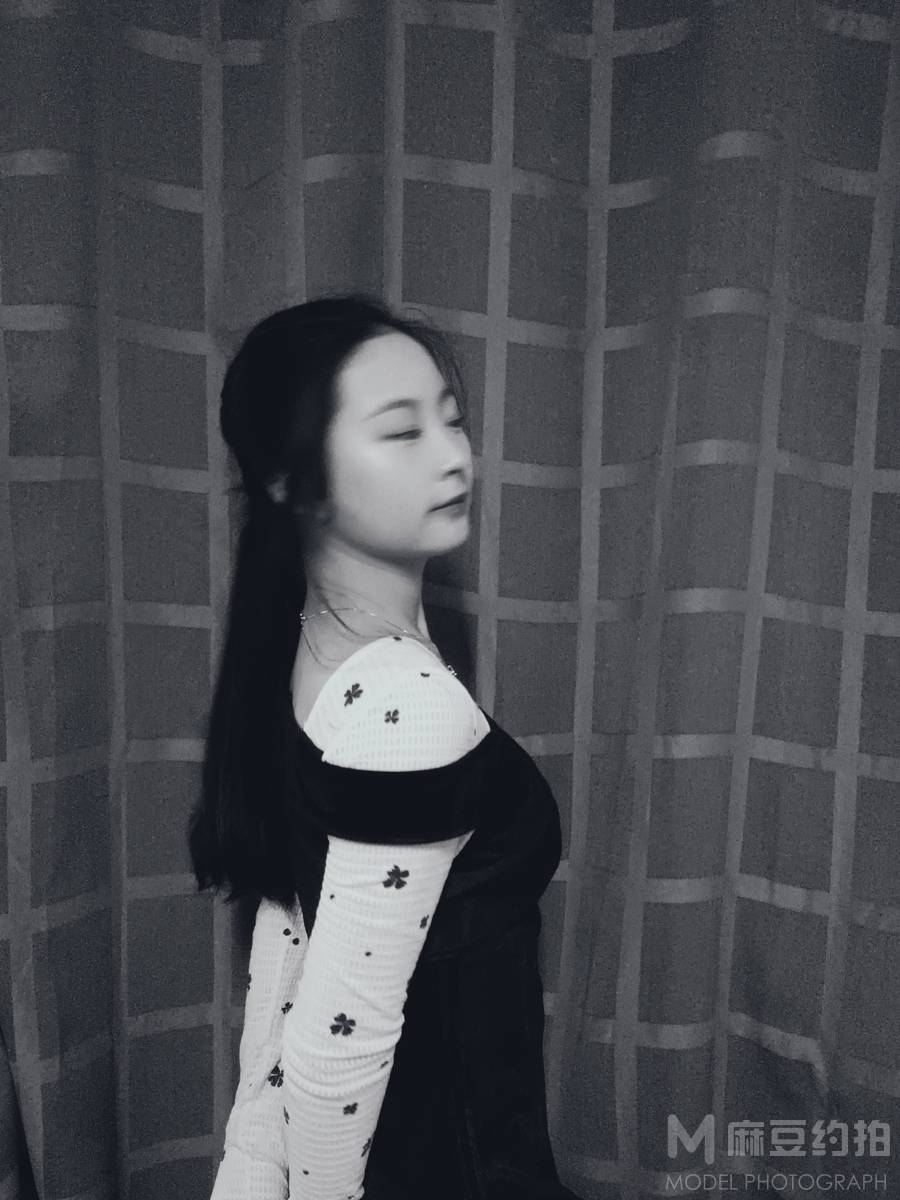 黑白模特