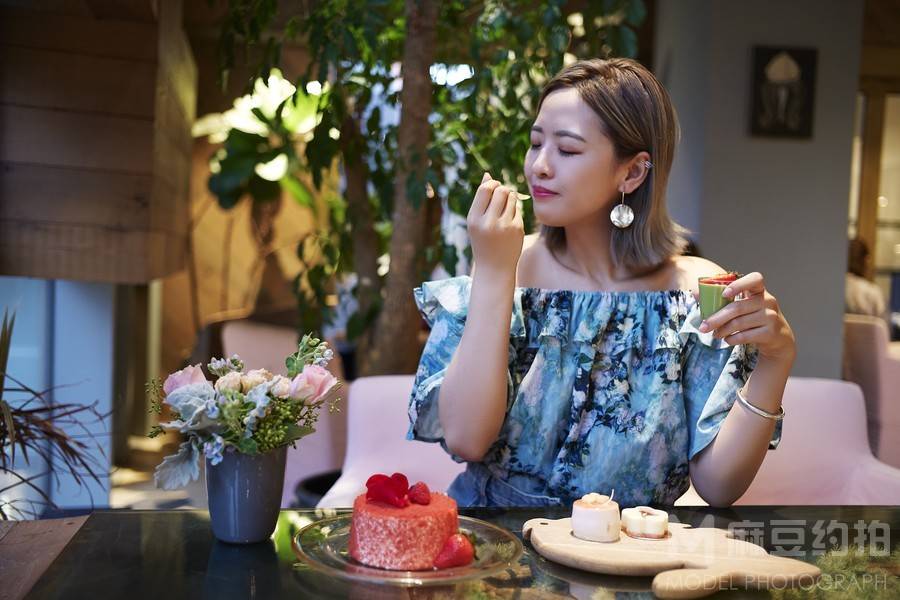 情绪模特