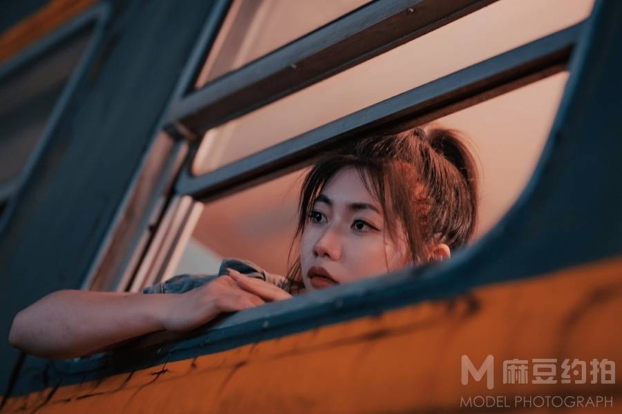 情绪模特