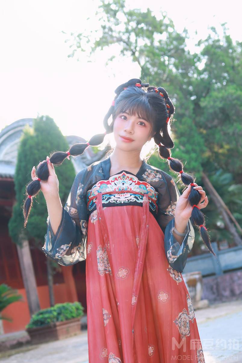 汉服模特