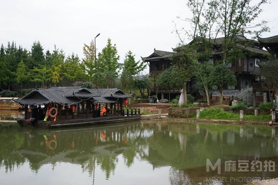 黑白模特