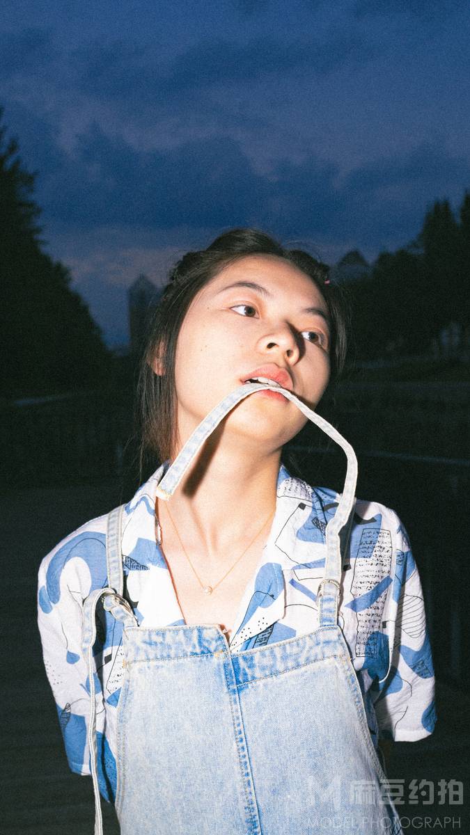 情绪模特
