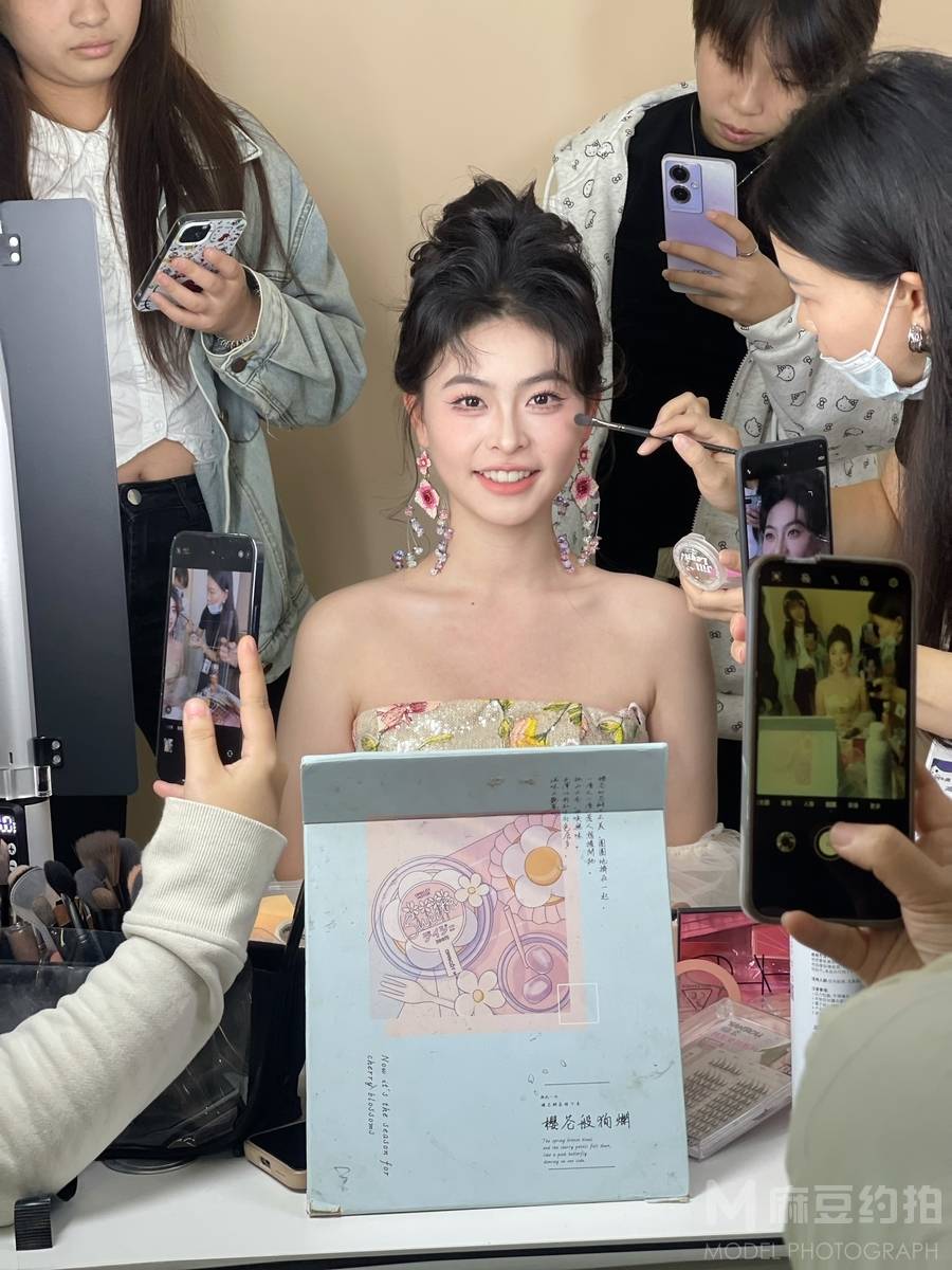 妆容模特