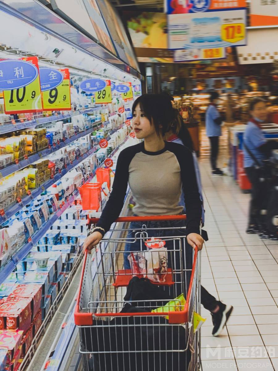 情绪模特