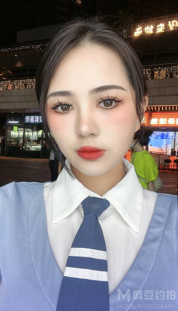情绪模特