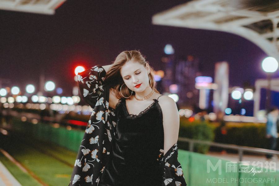 情绪模特