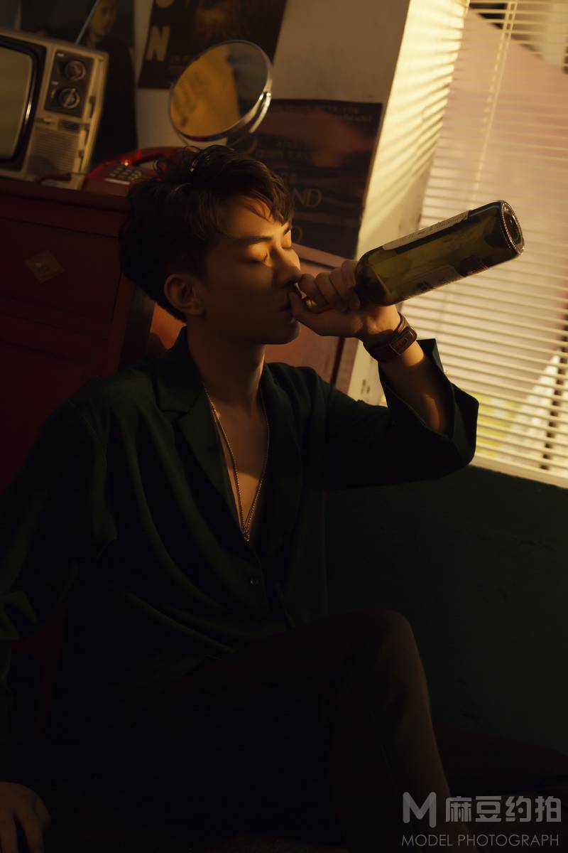 情绪模特