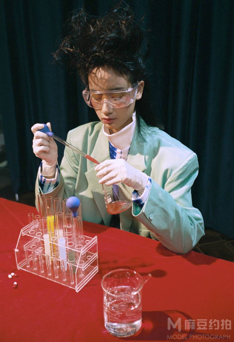 情绪模特