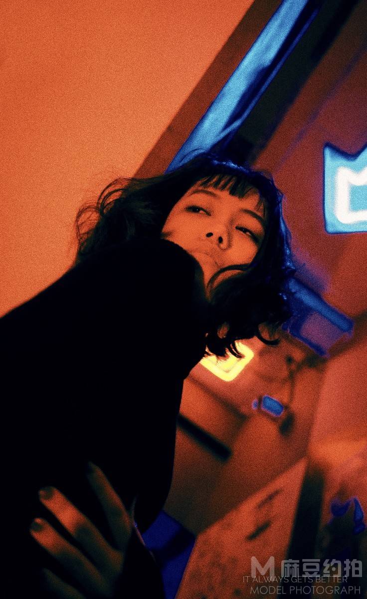 情绪模特