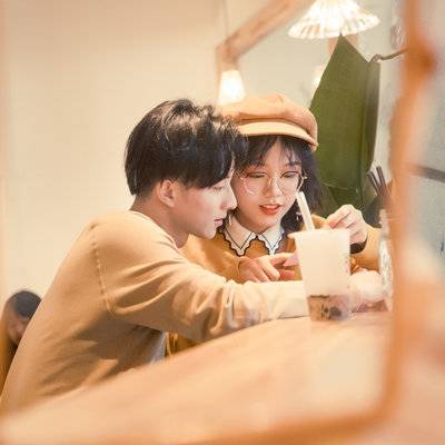 情绪模特