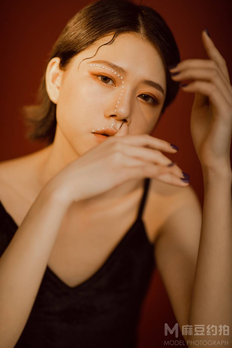 情绪模特