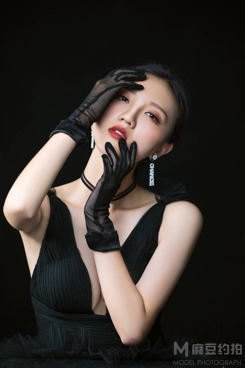 情绪模特