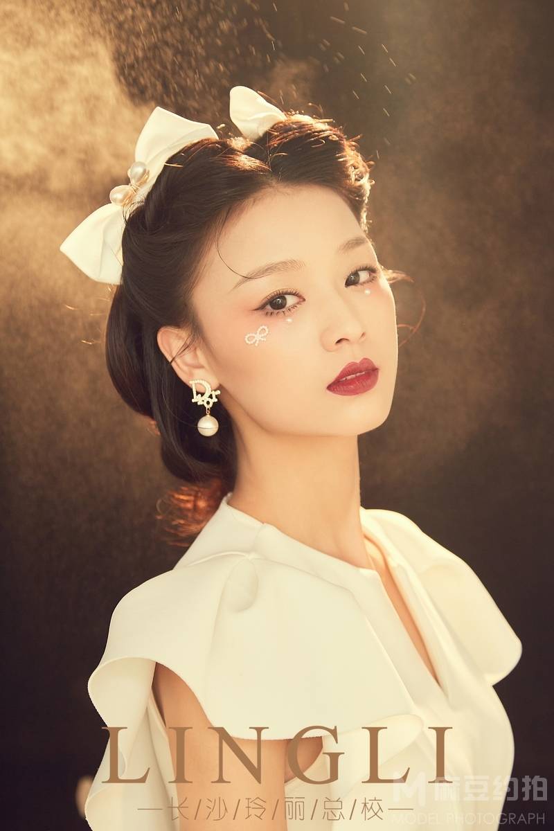 妆容模特
