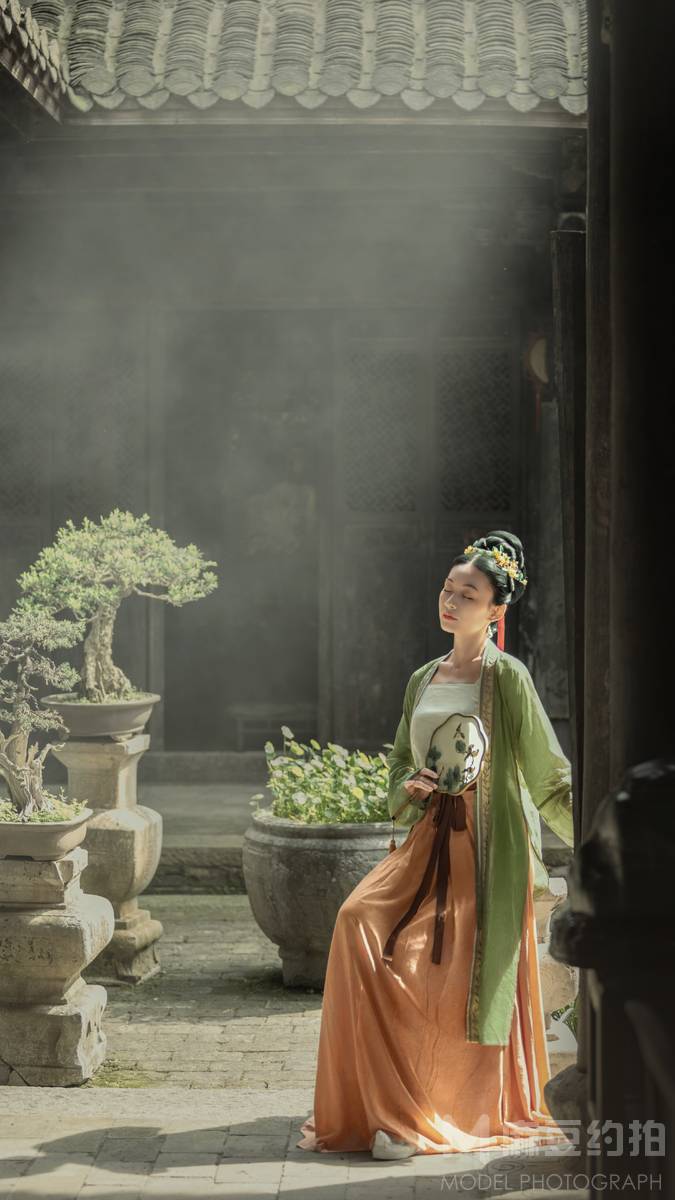 汉服模特